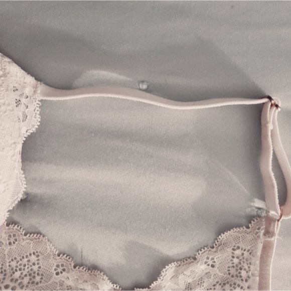 Victoria's Secret Pink- Cream Lace Razerback Bra with front snap 32C - Picture 6 of 7